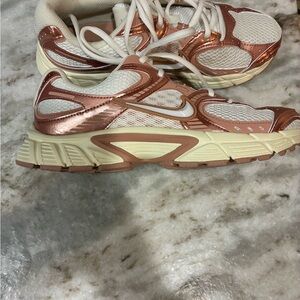 Nike Women's V5 RNR Shoes